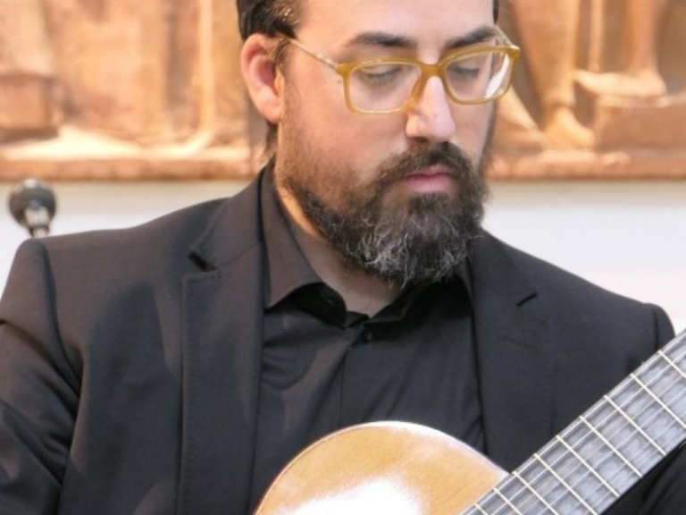 “Alhambra Evocacion”, il nuovo CD del chitarrista floridiano Lino Gatto sabato la presentazione a Modica