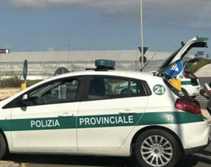 Siracusa, rifiuti abbandonati a Carancino: scatta il sequestro dell’area