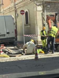 Siracusa, perdita d’acqua alla Borgata: tecnici al lavoro in via Ibla