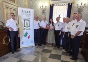 Avola. Città sempre più cardioprotetta, l’ANFI dona un nuovo defibrillatore