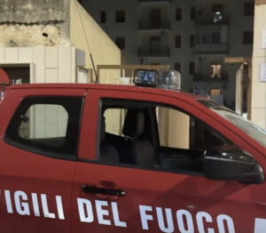 Siracusa, crolla il soffitto di un appartamento in via Tisia: un ferito