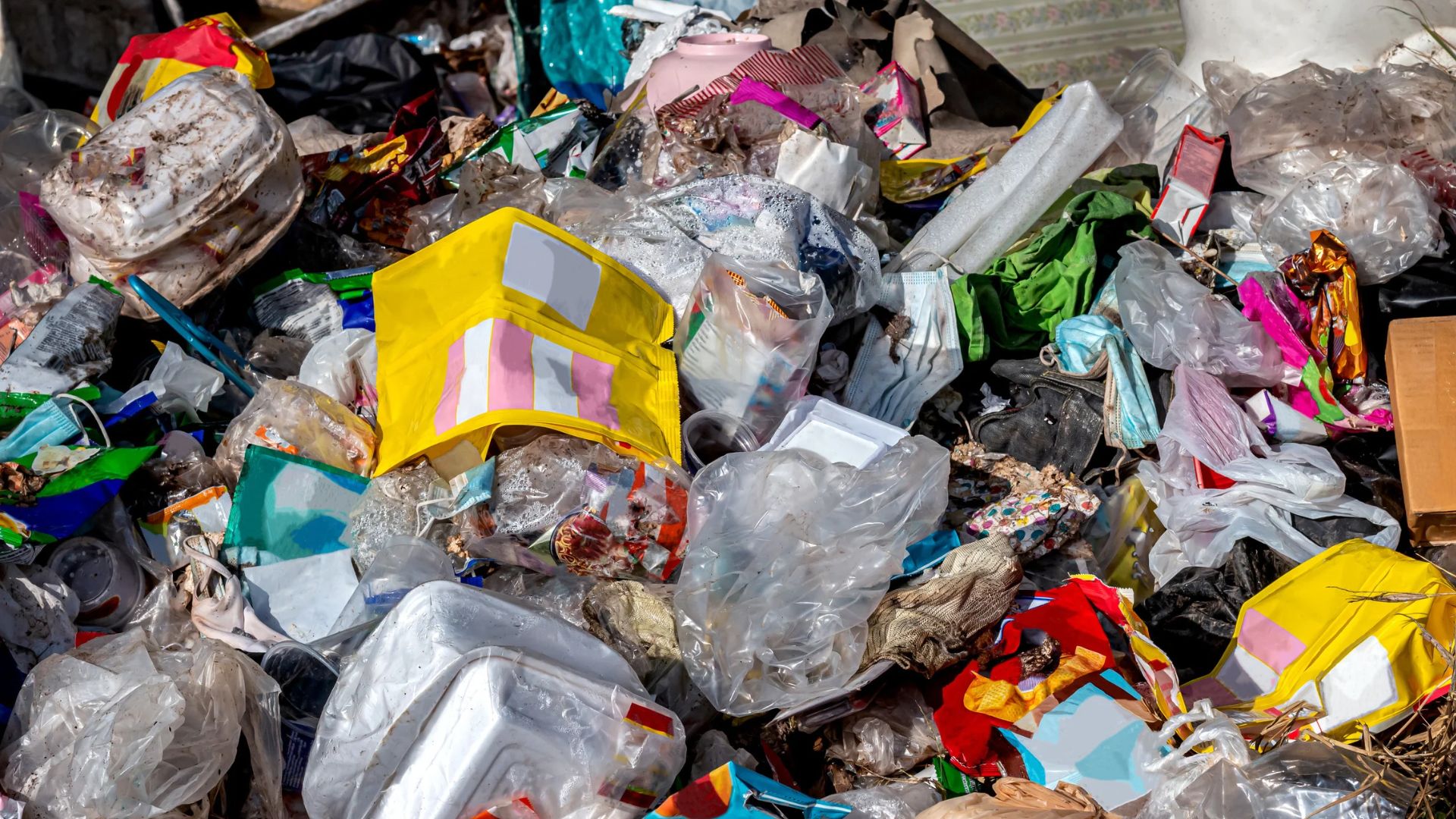 Siracusa, la plastica “resta” in città